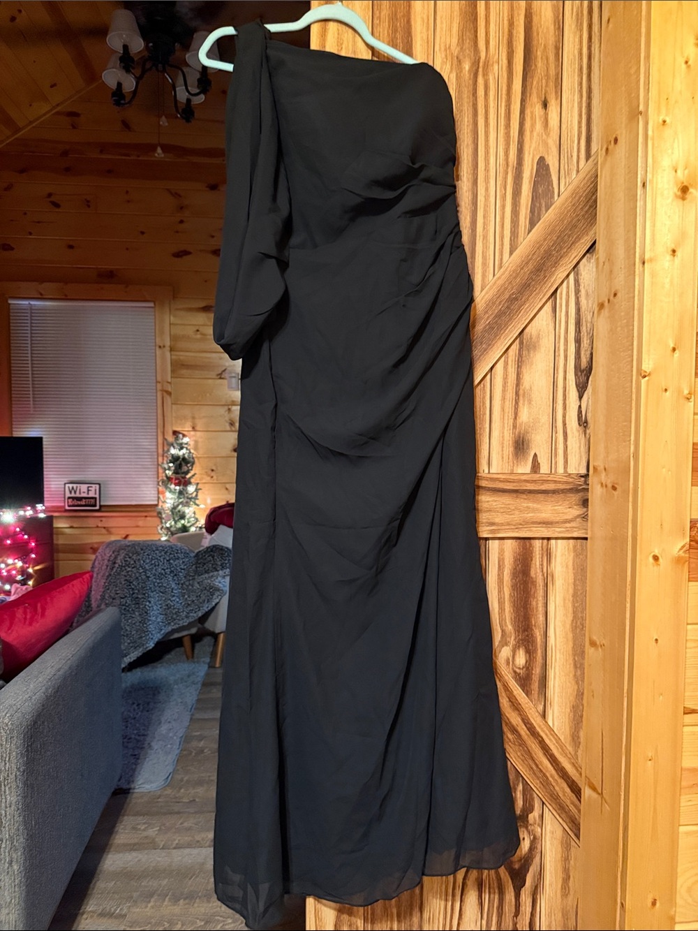 Elegant Black One-Shoulder Evening Gown